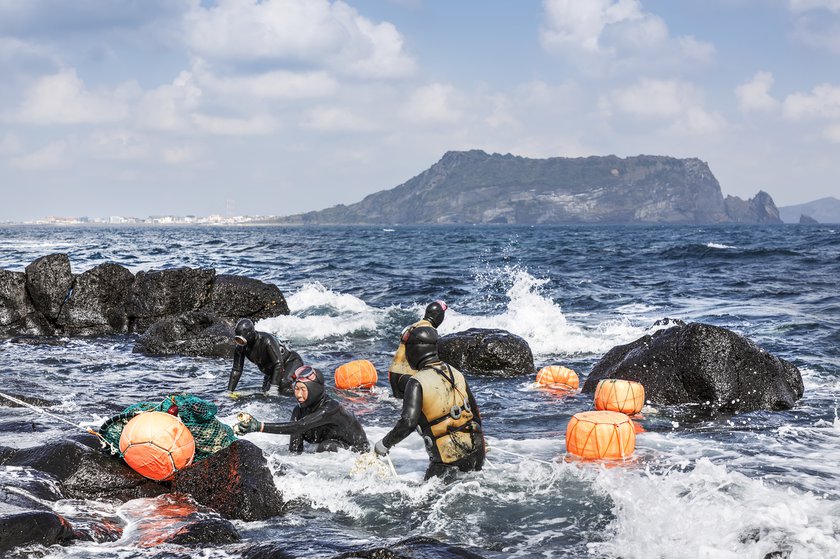 3820146201800027k_Life of Female Divers.jpg